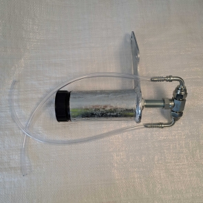 VACUUM PRIMER OIL RESERVOIR